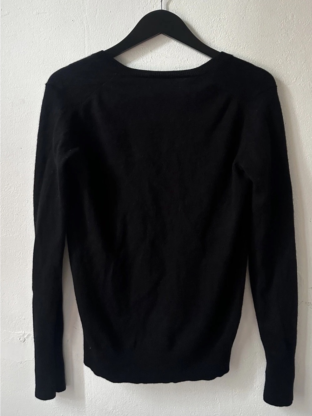 Everlane Sweater Womens S Black Cashmere V Neck Minimalist Lightweight Classic - Picture 3 of 4